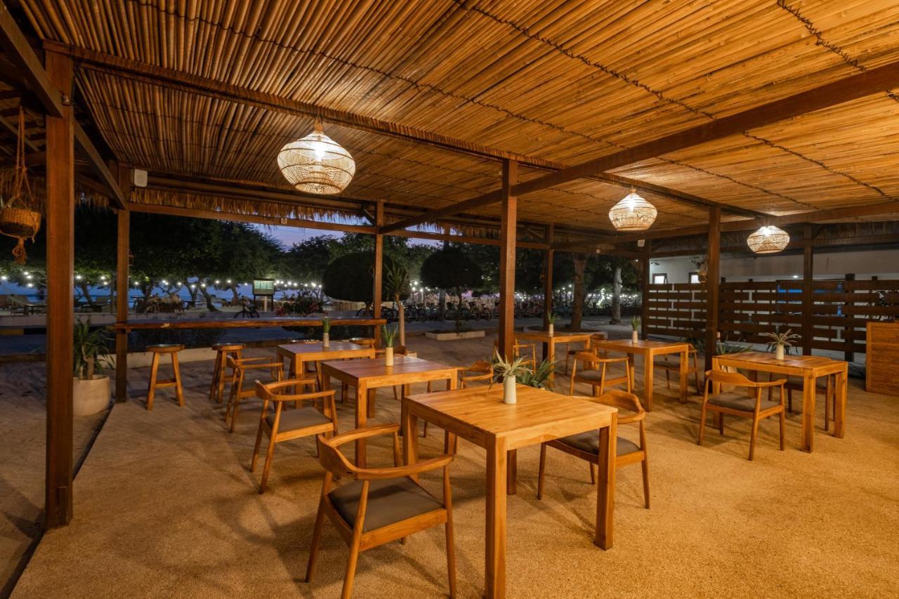 Gili Teak Beach Front Resort Gili Trawangan Esterno foto