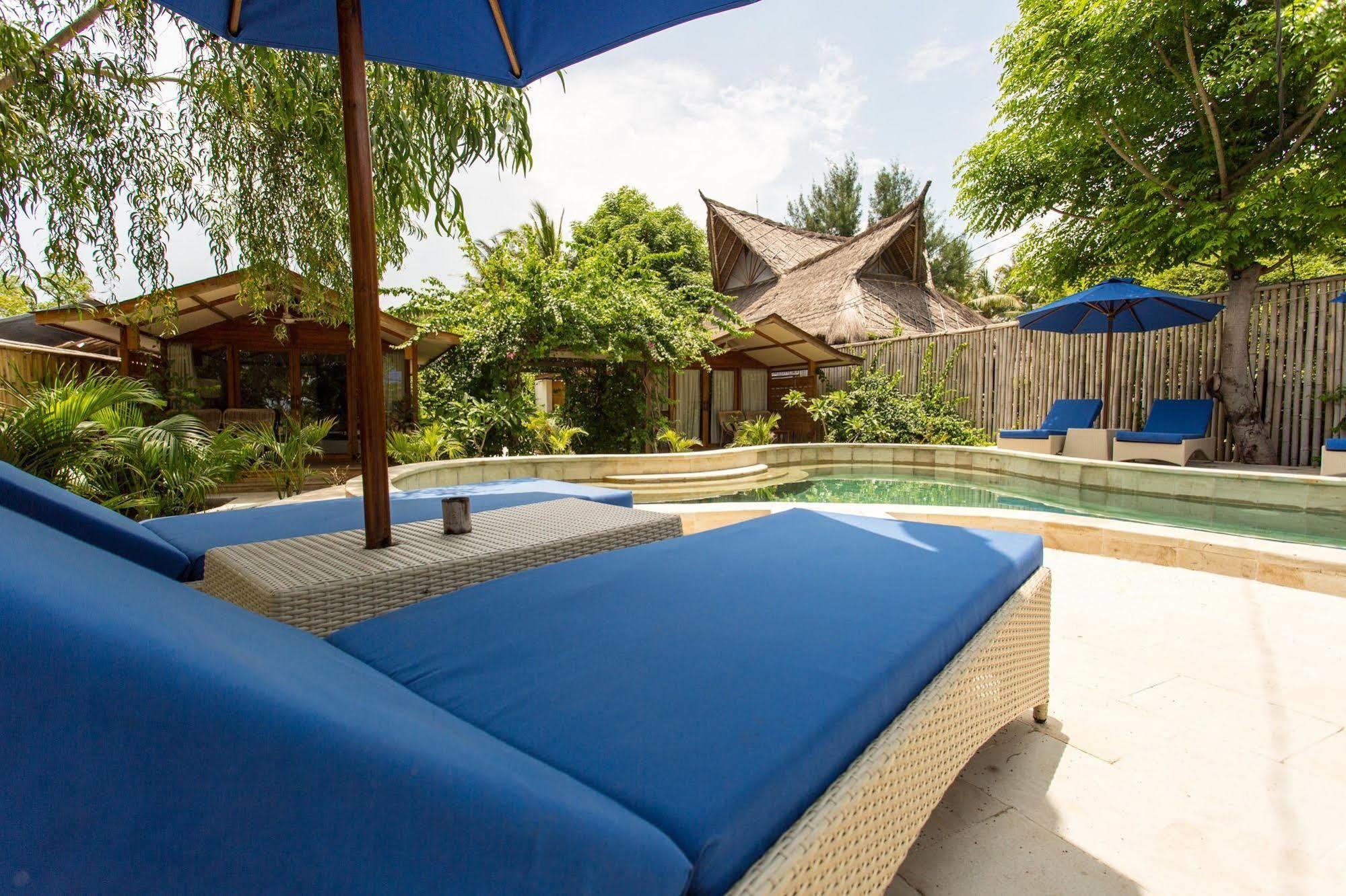 Gili Teak Beach Front Resort Gili Trawangan Esterno foto
