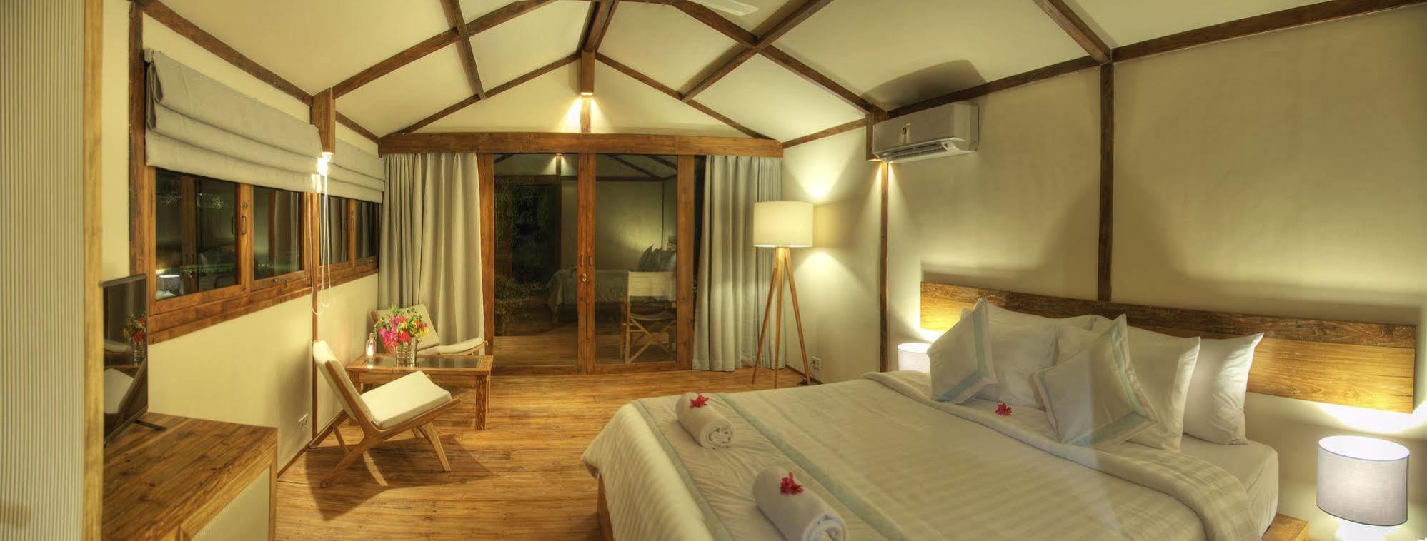 Gili Teak Beach Front Resort Gili Trawangan Esterno foto